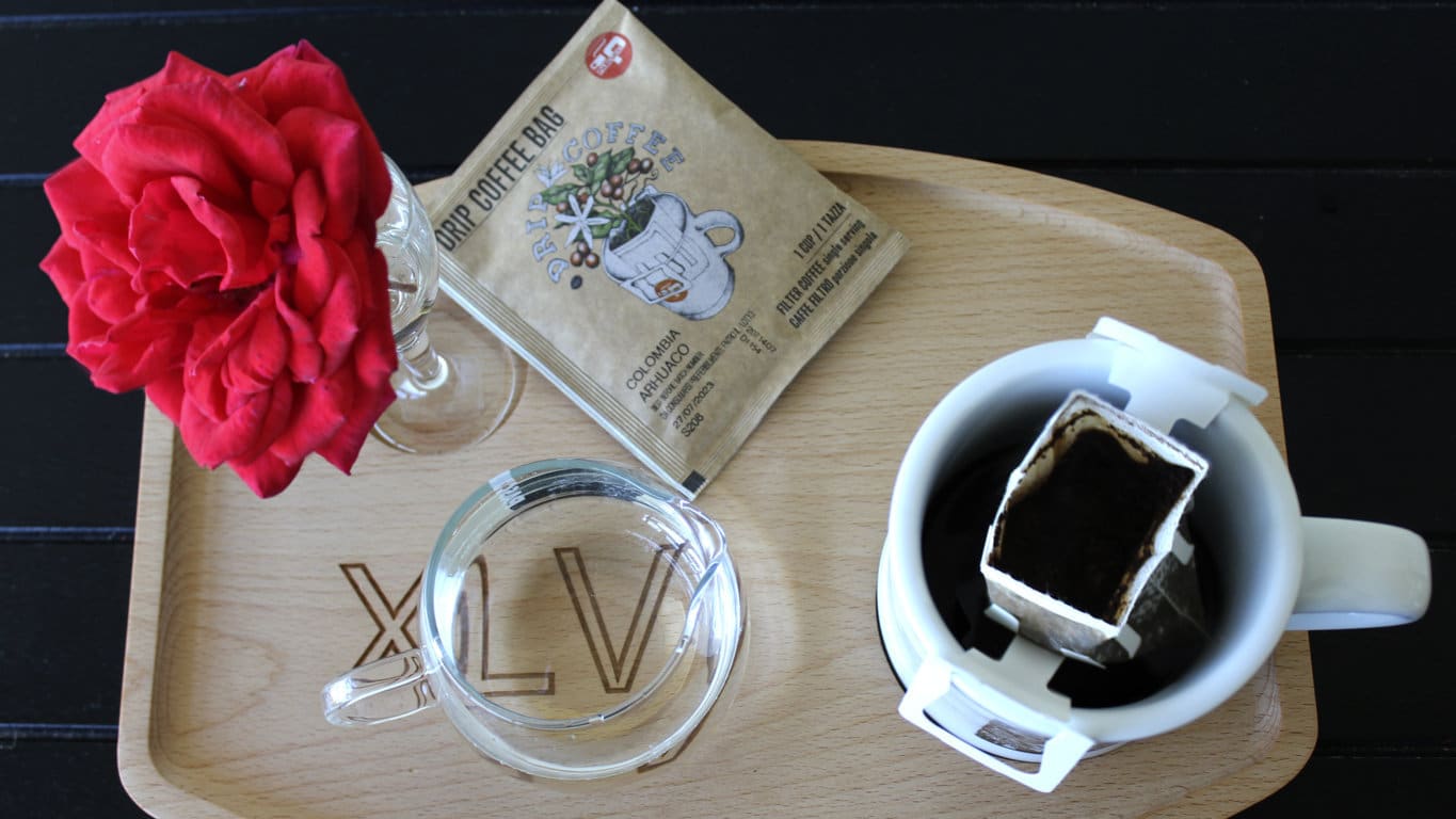 Combo Vassoio in legno XLVI + Mug “Filter coffee” + Drip coffee Golden sack - immagine 3