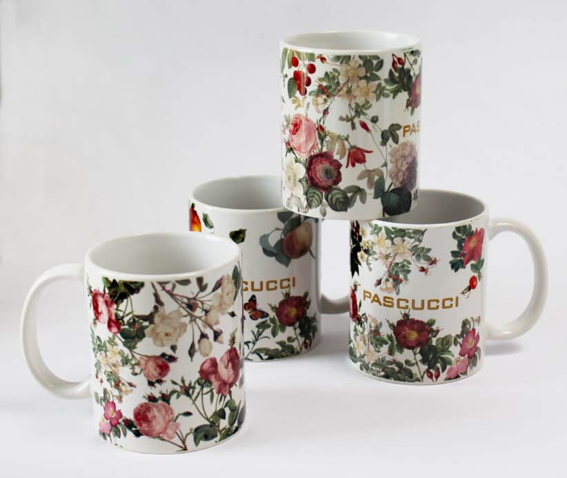 "Floral / wild roses and berries" mug - Image 4